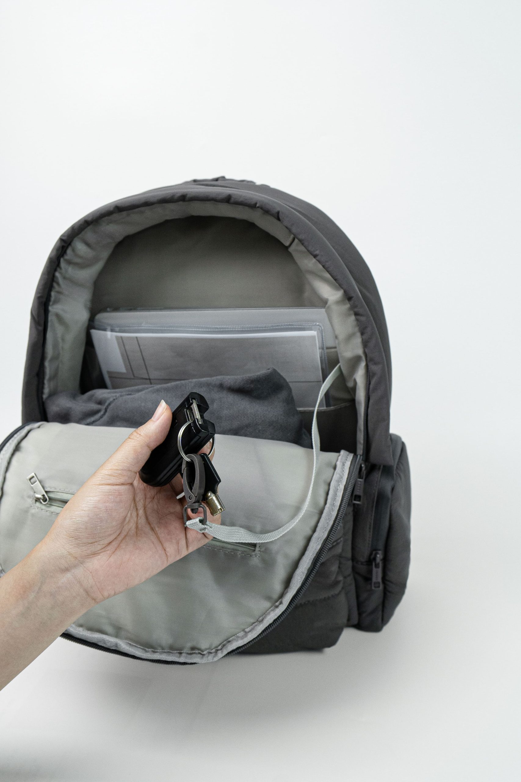 Jett Dark Gull Gray keyclip 1