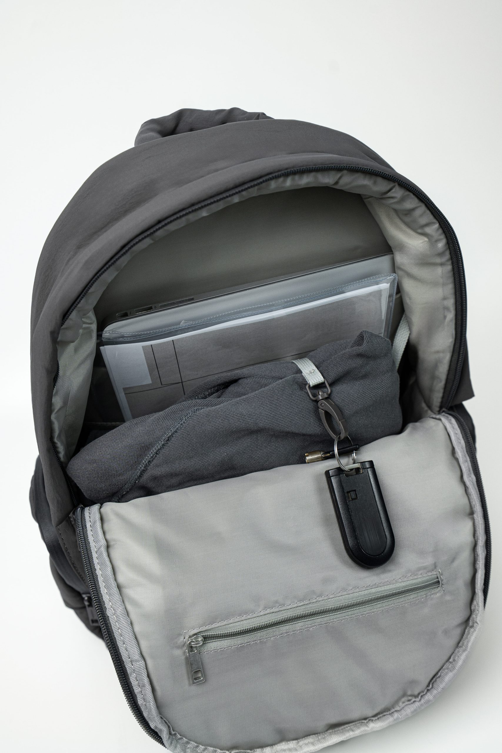 Jett Dark Gull Gray keyclip 2