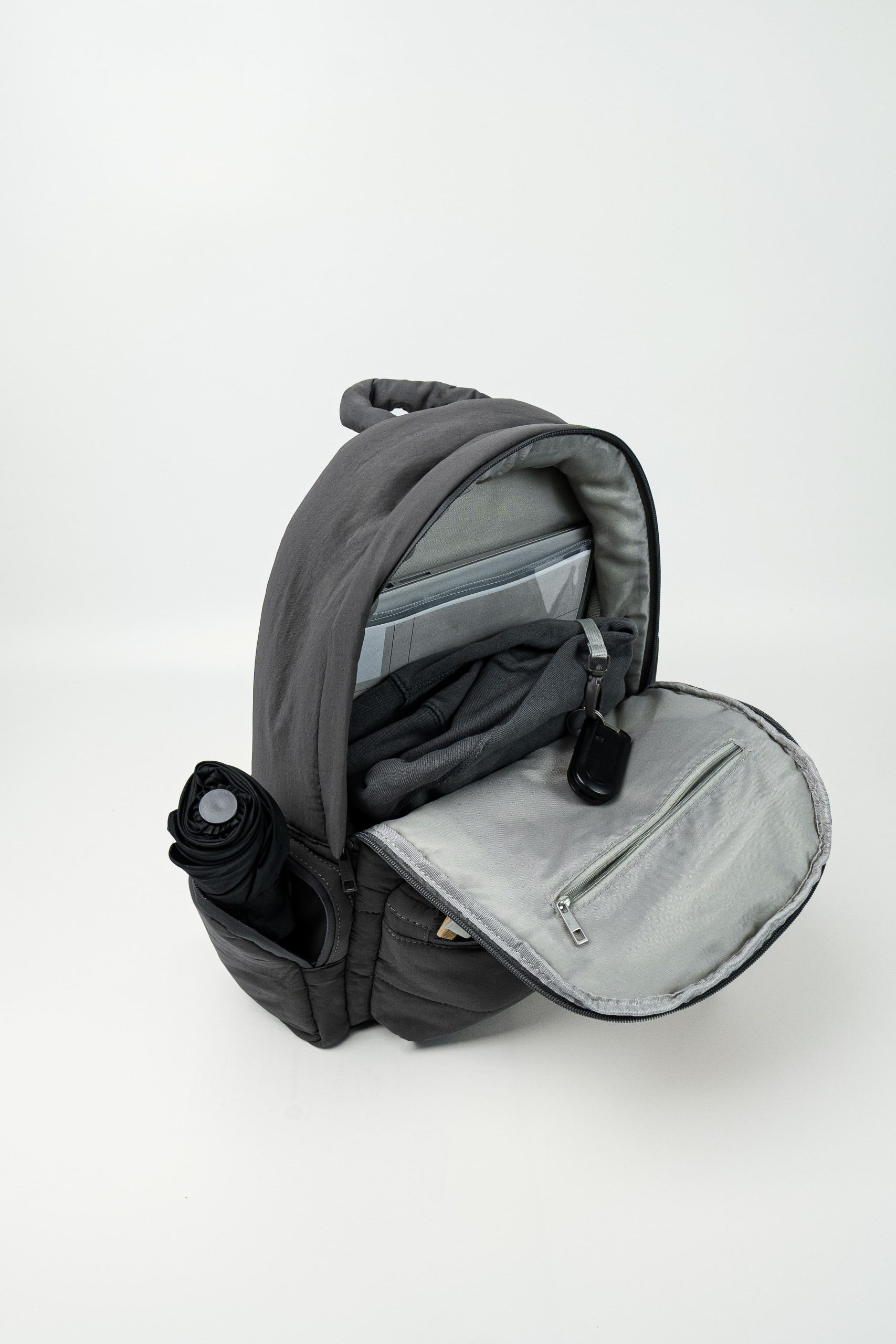 Jett Dark Gull Gray with item